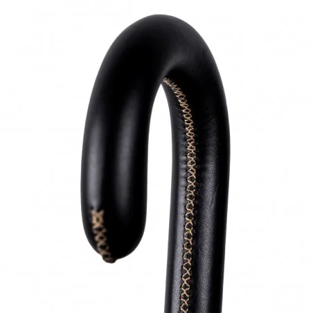 Poignée en cuir noir surpiqûre beige, détail