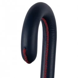 Poignée en cuir bleu surpiqûre rouge, détail