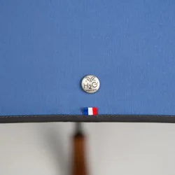 Mini-Regenschirm in Blau mit Detail