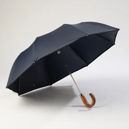 Zusammenklappbarer Regenschirm in Marineblau, von vorne geöffnet