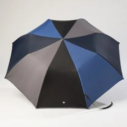 Blauer Klappschirm, geöffnet