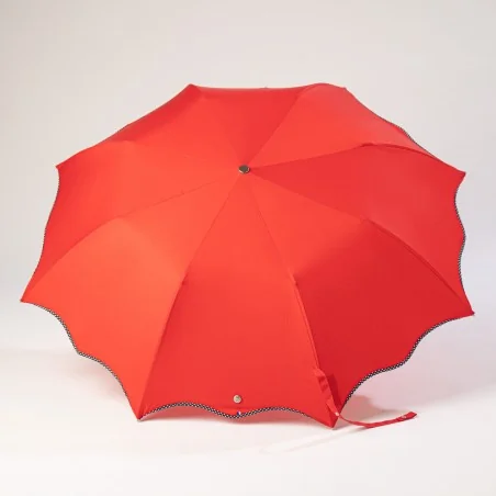 parapluie pliant rouge à pois, ouvert