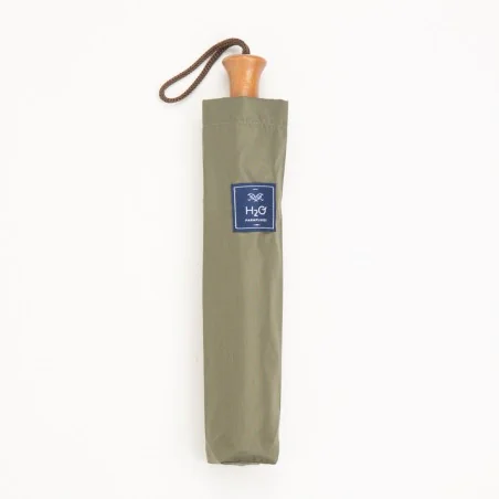 Taschenschirm in Khaki mit Punkten in seiner Hülle