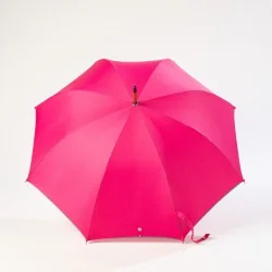 Parapluie de ville rose, ouvert