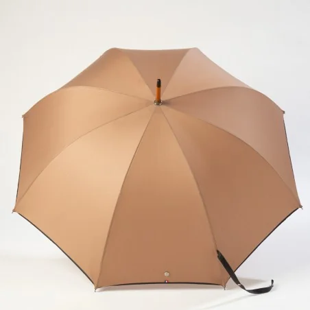 Parapluie canne marron, ouvert