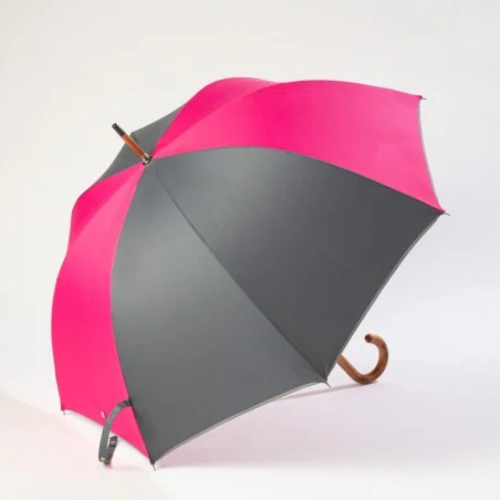 Grauer und rosa stockschirm, seitlich zu öffnen