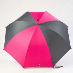 Grauer und rosa stockschirm, offen