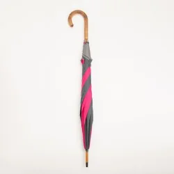 Grauer und rosa Stockschirm, geschlossen