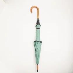 Parapluie anti retournement vert d'eau, fermé