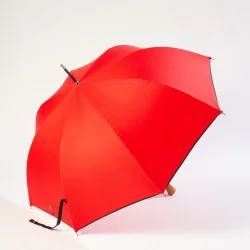 Parapluie automatique rouge, ouvert de coté