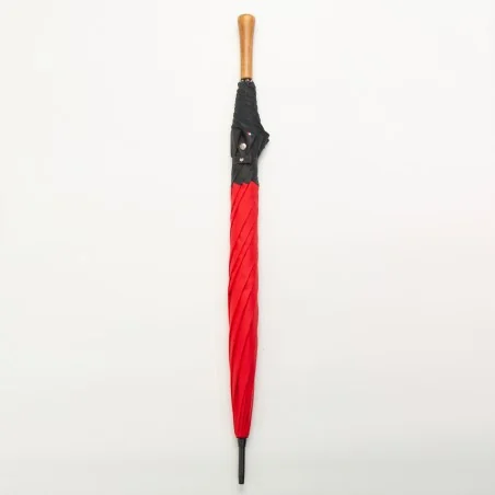 Roter Golfschirm, geschlossen