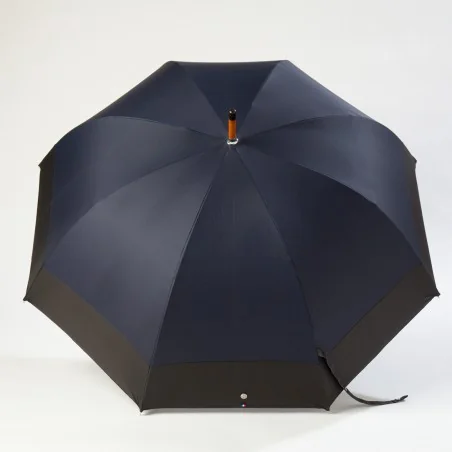 grand parapluie bleu marine, ouvert