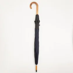 grand parapluie bleu marine, fermé