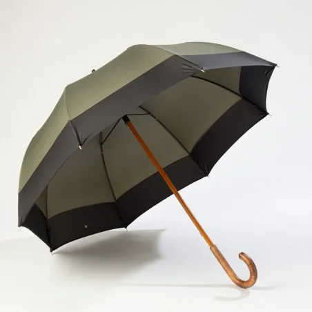 Großer Regenschirm in Khaki, vorne offen