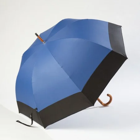 Großer blauer Regenschirm aus Frankreich, seitlich geöffnet