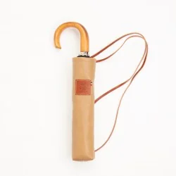 Parapluie pliant dans le fourreau en cuir desierto et whisky