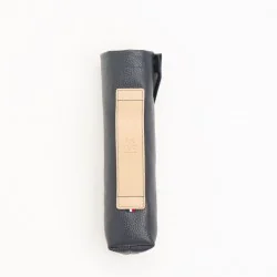 Etui aus marineblauem und desertfarbenem Leder für Mini-Regenschirm