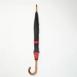 Stockschirm, schwarz und rot, geschlossen
