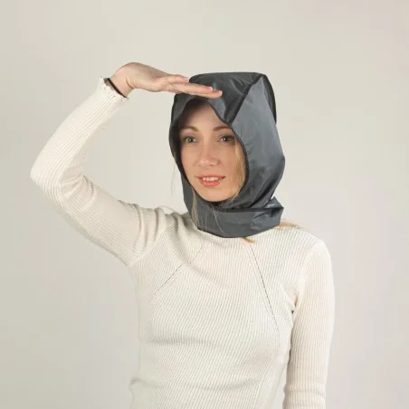 Capuche de pluie grise...