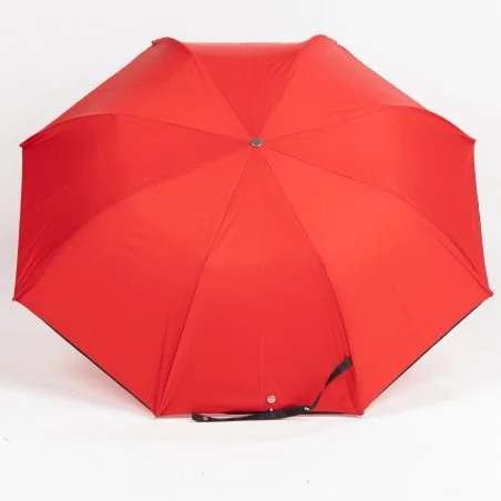 offener roter taschenschirm
