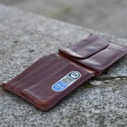 Kit Système Anti-Perte LOOZSTICK sur un porte feuilles