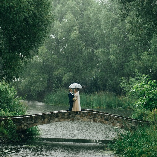 PARAPLUIE DE MARIAGE _ PROTÉGEZ-VOUS DE LA PLUIE LORS DE VOTRE MARIAGE